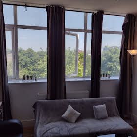 Apartment for rent for £1,975 per month in London, Saint James's Road