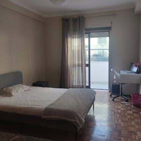 Отдельная комната сдается в аренду за 290 € в месяц в Castelo Branco, Rua Prior Vasconcelos