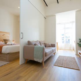 Apartment for rent for €1,950 per month in Barcelona, Passeig de Sant Joan