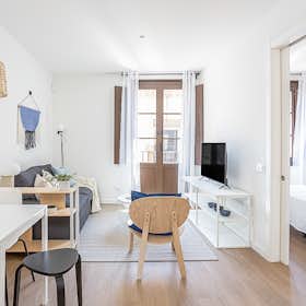 Apartment for rent for €1,500 per month in Barcelona, Carrer de Sant Bertran