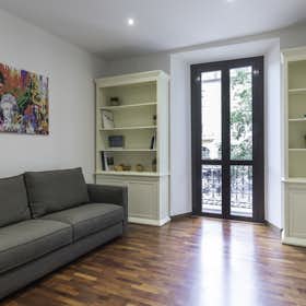 Apartment for rent for €2,870 per month in Milan, Via Michelangelo Buonarroti
