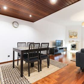Apartment for rent for €2,241 per month in Lisbon, Rua Comandante Cousteau