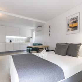 Apartment for rent for €1,742 per month in Lisbon, Largo do Outeirinho da Amendoeira