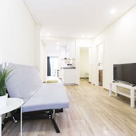 Apartment for rent for €1,417 per month in Lisbon, Rua de São Bento
