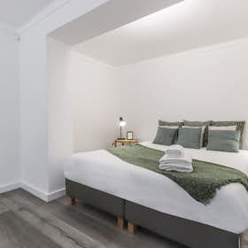 Apartamento para alugar por € 1.674 por mês em Lisbon, Rua Fernão Mendes Pinto
