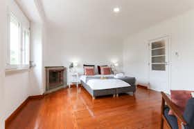 公寓 正在以 €1,701 的月租出租，其位于 Lisbon, Rua Fernão Mendes Pinto