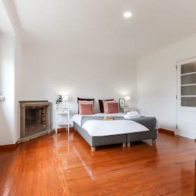 公寓 正在以 €1,701 的月租出租，其位于 Lisbon, Rua Fernão Mendes Pinto