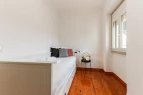 Appartement te huur voor € 1.701 per maand in Lisbon, Rua Fernão Mendes Pinto