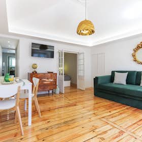Apartment for rent for €2,459 per month in Lisbon, Largo do Contador-Mor