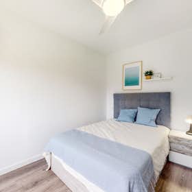 Private room for rent for €425 per month in Valencia, Carrer del Monestir de Poblet