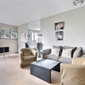 Apartment for rent for €2,299 per month in Paris, Rue Bixio