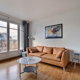 Apartment for rent for €2,354 per month in Paris, Rue de l'Amiral Cloué