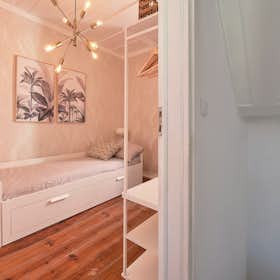 Private room for rent for €450 per month in Lisbon, Largo Domingos Tendeiro