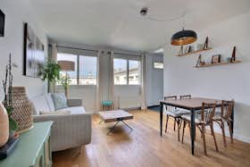 Apartment for rent for €2,544 per month in Paris, Avenue Mathurin Moreau