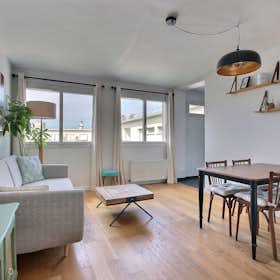 Apartment for rent for €2,544 per month in Paris, Avenue Mathurin Moreau