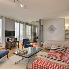 Studio for rent for €1,710 per month in Paris, Rue de Clignancourt