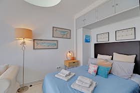公寓 正在以 €1,025 的月租出租，其位于 Faro, Largo António Ferreira da Araújo