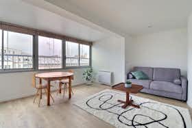 Apartment for rent for €1,484 per month in Paris, Rue de la Réunion