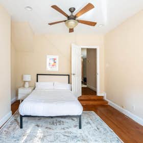 Отдельная комната сдается в аренду за $1,581 в месяц в Washington, D.C., W St NW