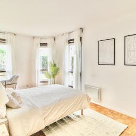 Private room for rent for €650 per month in Puteaux, Rue Volta