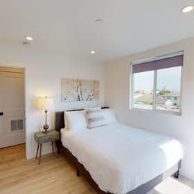 Приватна кімната за оренду для $1,922 на місяць у Los Angeles, S New England St