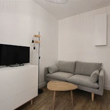 Apartment for rent for €1,399 per month in Paris, Rue Mercoeur