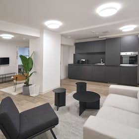 Apartment for rent for €1,520 per month in Frankfurt am Main, Ostparkstraße