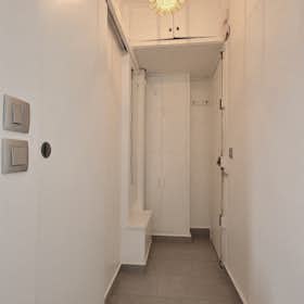 Apartment for rent for €1,378 per month in Paris, Boulevard de Picpus