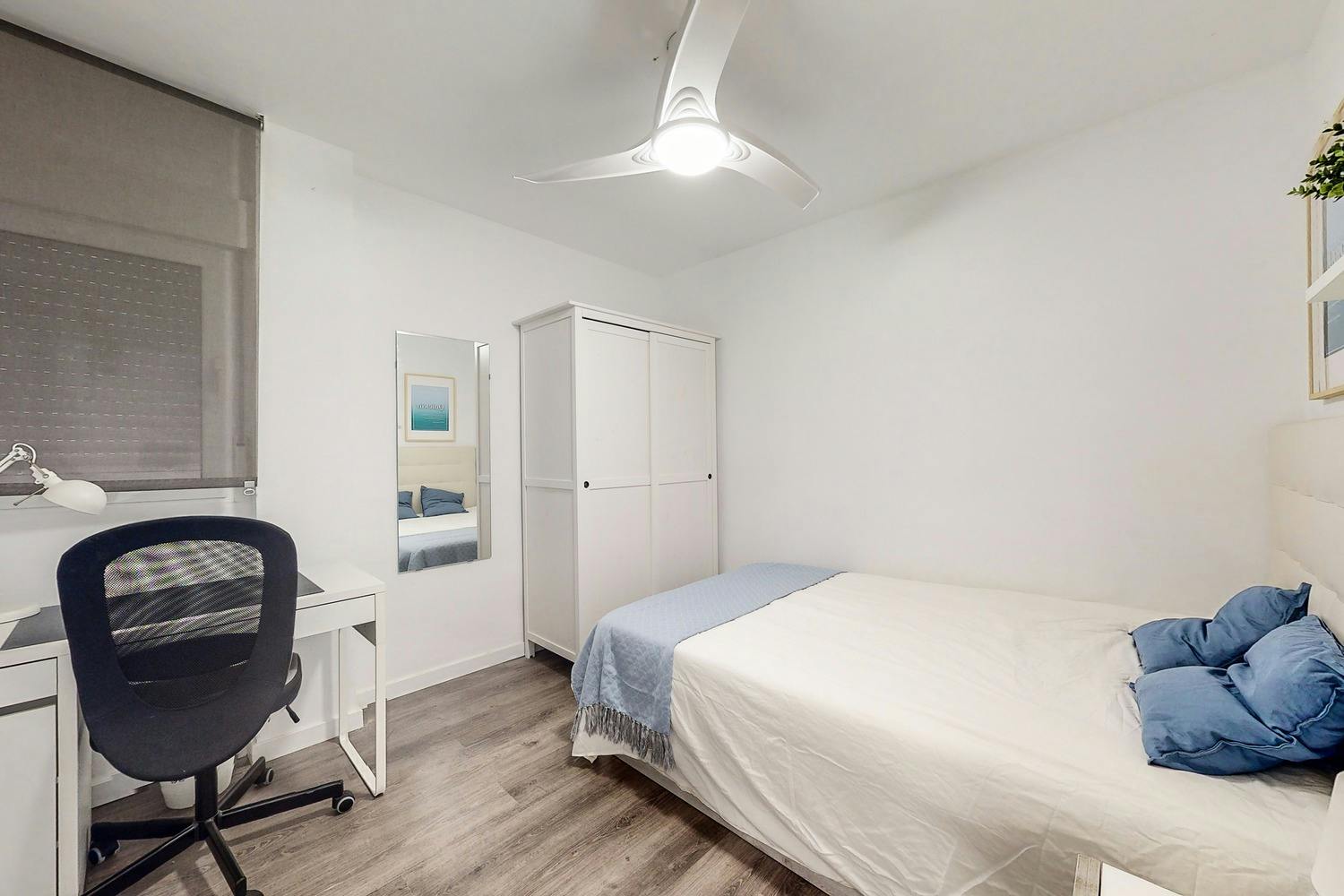 Private room for rent for €375 per month in Valencia, Carrer del Monestir de Poblet