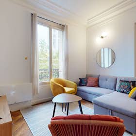 Private room for rent for €900 per month in Paris, Avenue Jean Jaurès