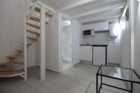 单间公寓 正在以 €750 的月租出租，其位于 Madrid, Calle Rodrigo Uhagón