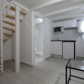 Studio for rent for €750 per month in Madrid, Calle Rodrigo Uhagón