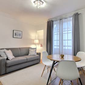 Studio for rent for €1,430 per month in Paris, Rue des Francs-Bourgeois