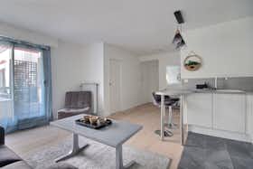 Apartment for rent for €2,756 per month in Paris, Rue Fourcroy