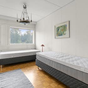 Habitación compartida en alquiler por 300 € al mes en Helsinki, Maamiehentie