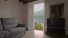 Квартира за оренду для 1 412 CHF на місяць у Laglio, Via Riva Soldino