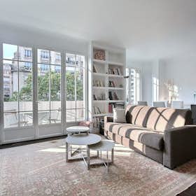 Apartment for rent for €2,862 per month in Paris, Avenue de Versailles