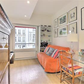 Studio for rent for €1,166 per month in Paris, Rue Auguste Vacquerie