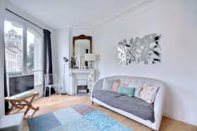 Apartment for rent for €2,650 per month in Paris, Rue Lamarck