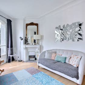Apartment for rent for €2,650 per month in Paris, Rue Lamarck