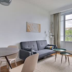 Apartment for rent for €1,926 per month in Paris, Avenue Simon Bolivar