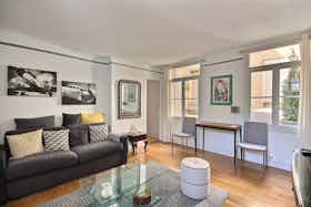 Apartment for rent for €1,950 per month in Paris, Rue des Coutures Saint-Gervais