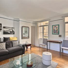 Apartment for rent for €1,950 per month in Paris, Rue des Coutures Saint-Gervais