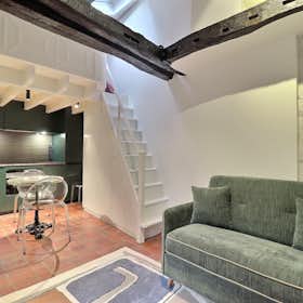 Studio for rent for €2,914 per month in Paris, Place Saint-Sulpice