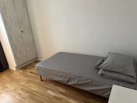 Отдельная комната сдается в аренду за 6 226 SEK в месяц в Vällingby, Vinstavägen
