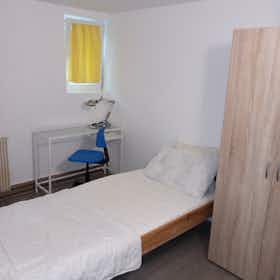 Private room for rent for €400 per month in Ljubljana, Triglavska ulica