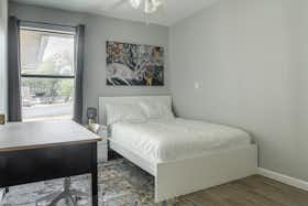 Privé kamer te huur voor $270 per maand in Austin, Spruce Cv