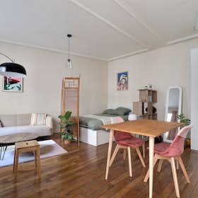 Studio for rent for €2,014 per month in Paris, Rue Notre-Dame de Nazareth