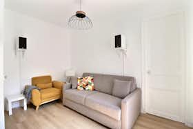Apartment for rent for €1,484 per month in Paris, Rue des Cascades