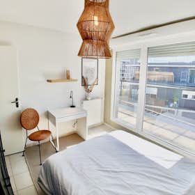 Private room for rent for €520 per month in Bordeaux, Cours de Québec